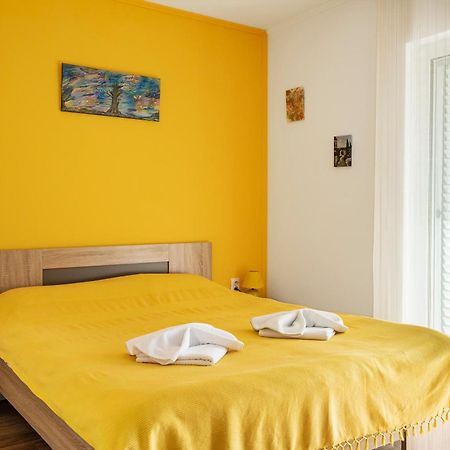 Apartments Viktoria Tivat Bagian luar foto