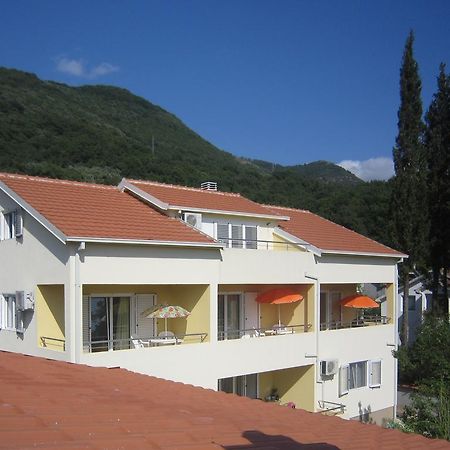 Apartments Viktoria Tivat Bagian luar foto
