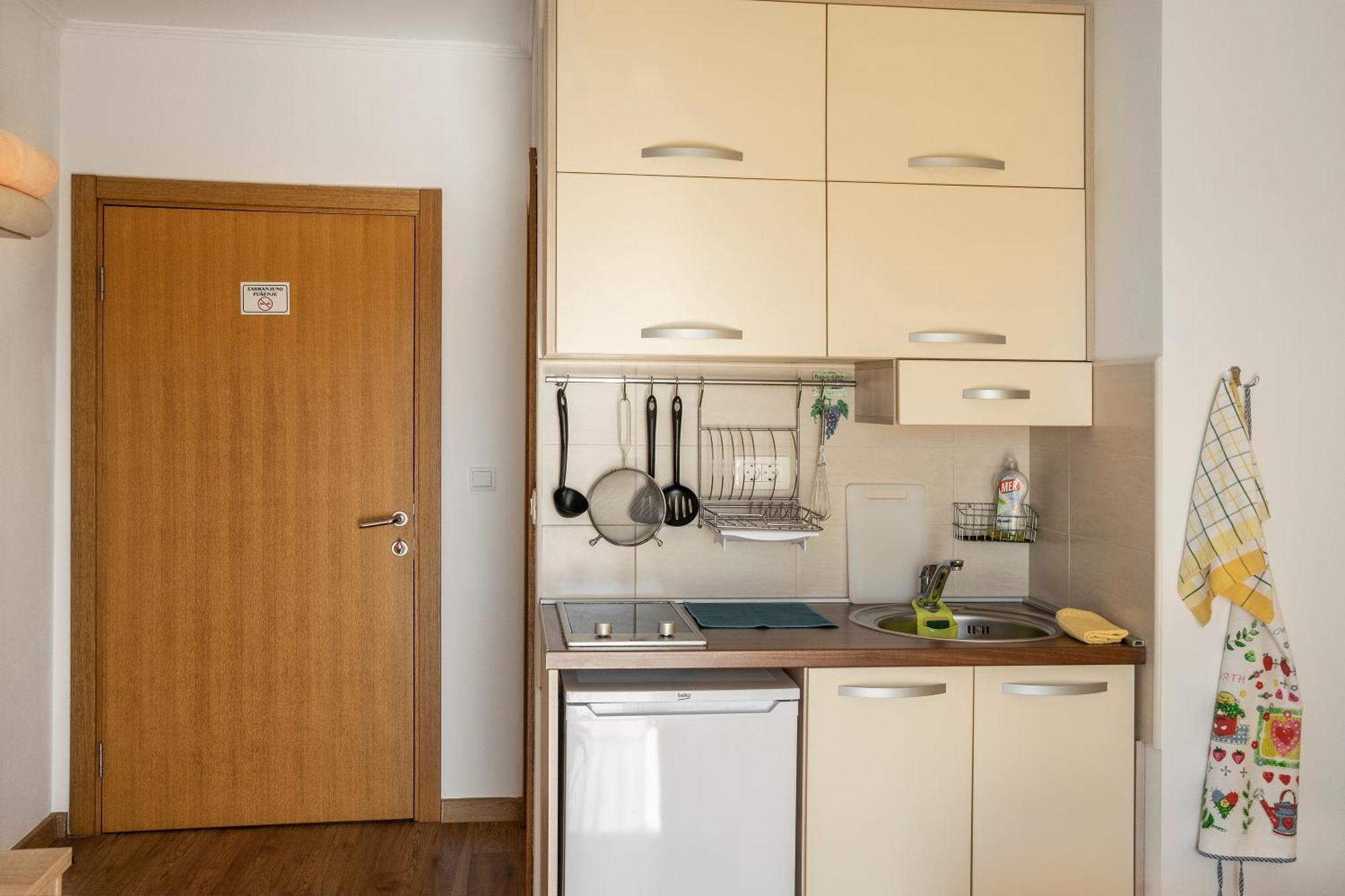 Apartments Viktoria Tivat Bagian luar foto