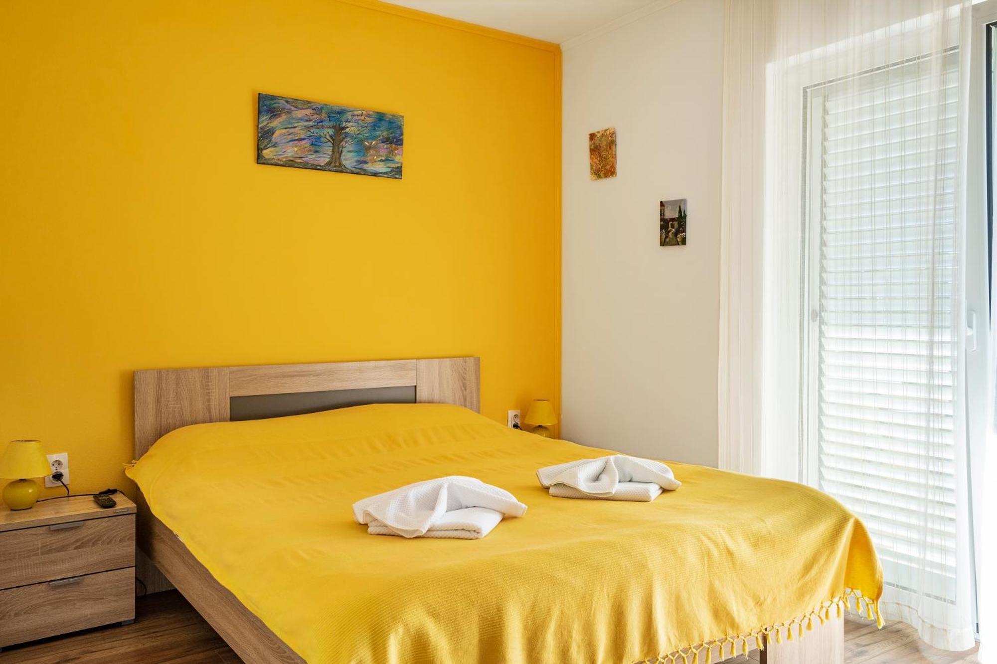 Apartments Viktoria Tivat Bagian luar foto
