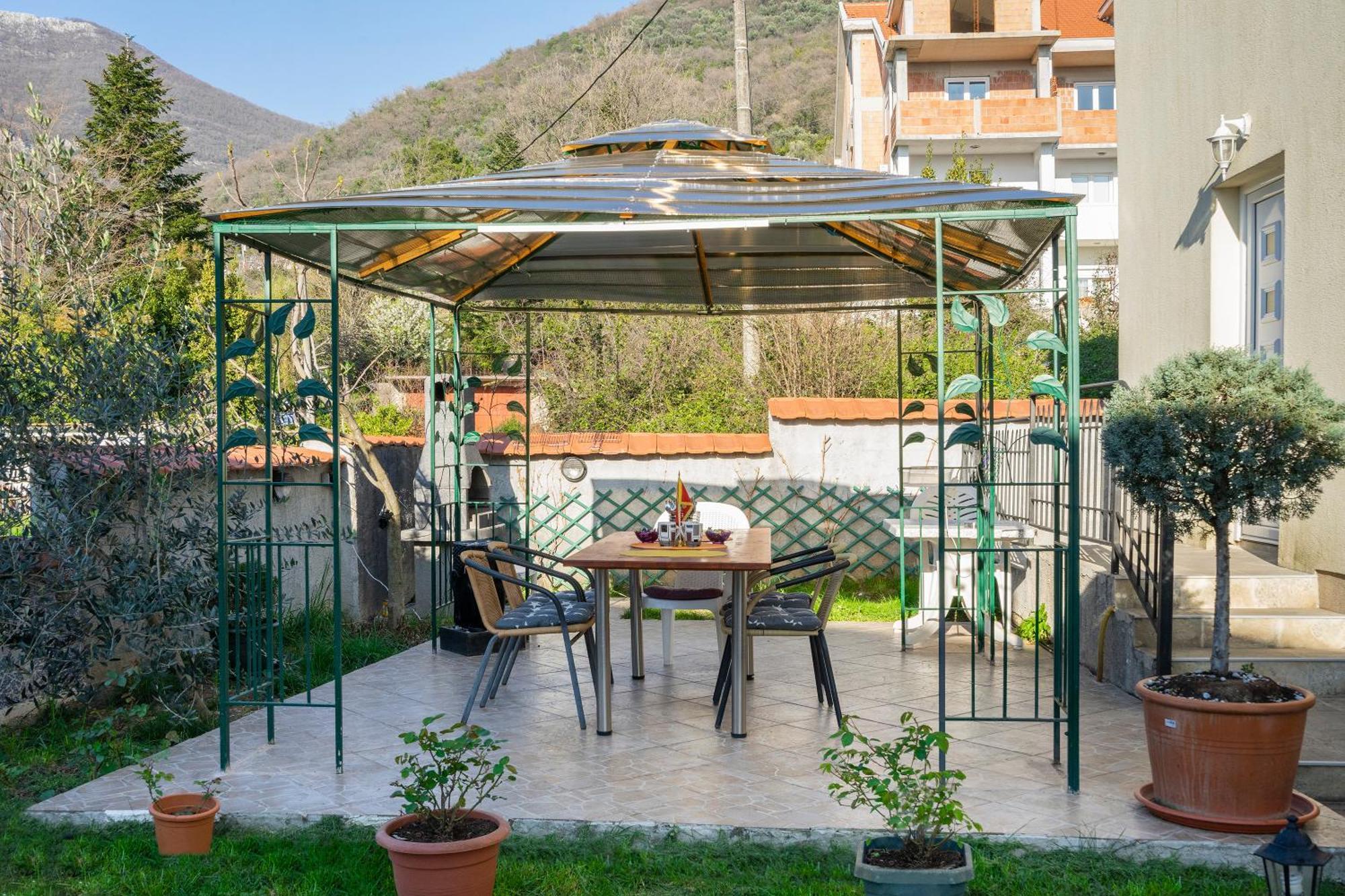 Apartments Viktoria Tivat Bagian luar foto