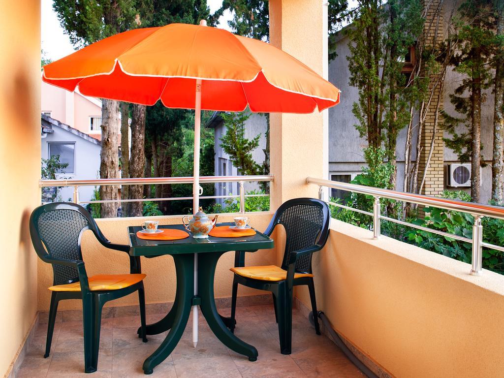 Apartments Viktoria Tivat Bagian luar foto