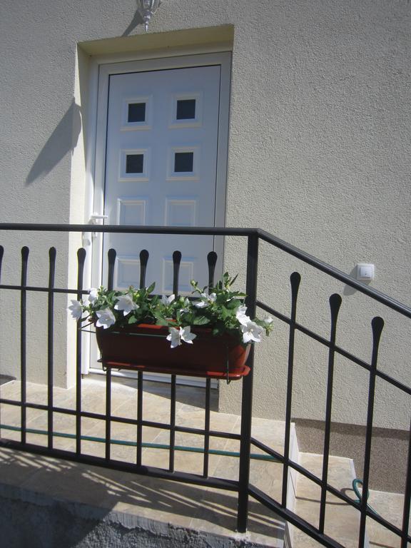 Apartments Viktoria Tivat Bagian luar foto