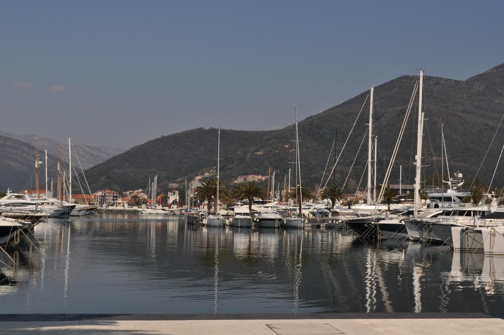 Apartments Viktoria Tivat Bagian luar foto