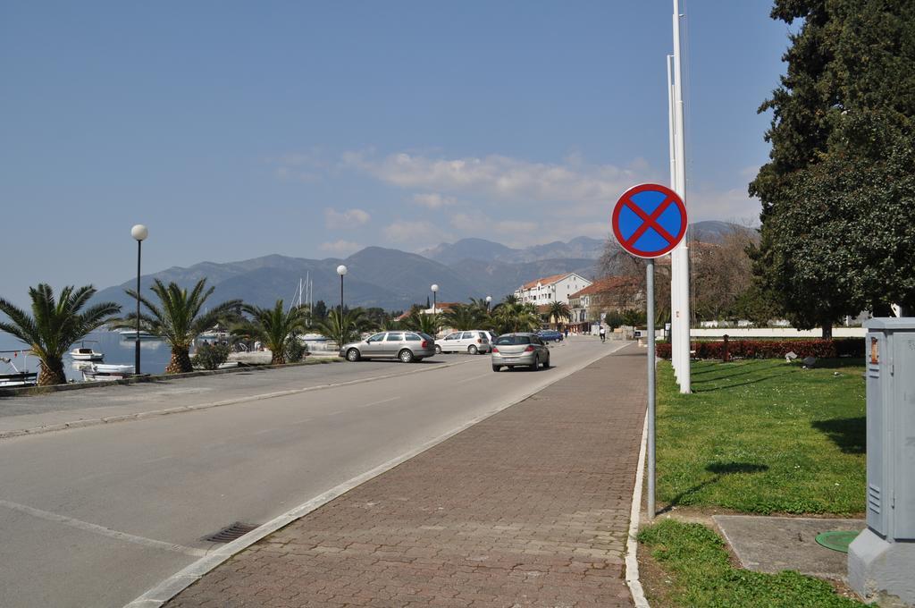 Apartments Viktoria Tivat Bagian luar foto