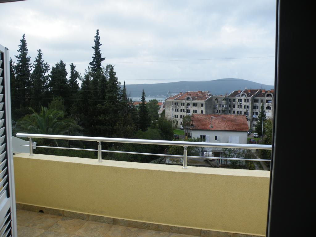 Apartments Viktoria Tivat Bagian luar foto