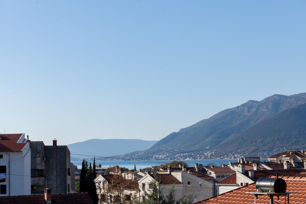 Apartments Viktoria Tivat Bagian luar foto