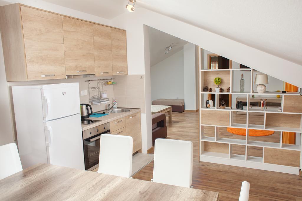 Apartments Viktoria Tivat Bagian luar foto