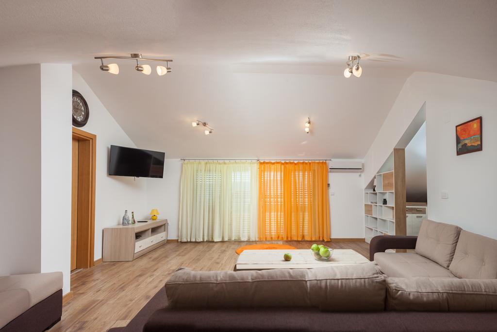 Apartments Viktoria Tivat Bagian luar foto