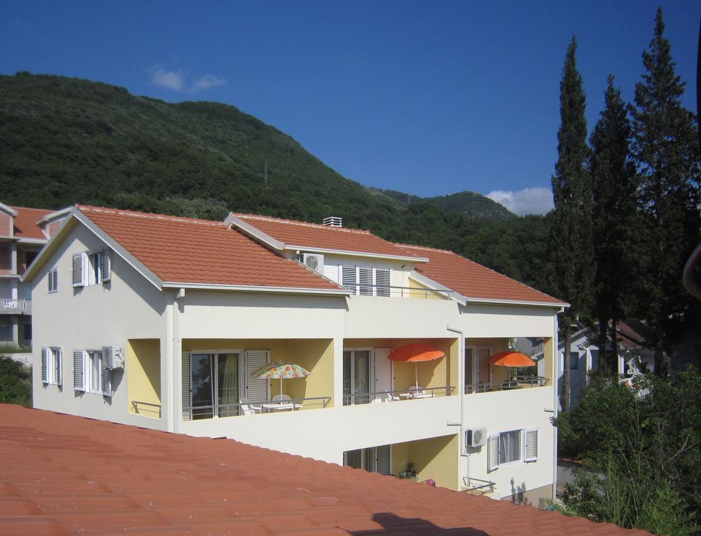 Apartments Viktoria Tivat Bagian luar foto