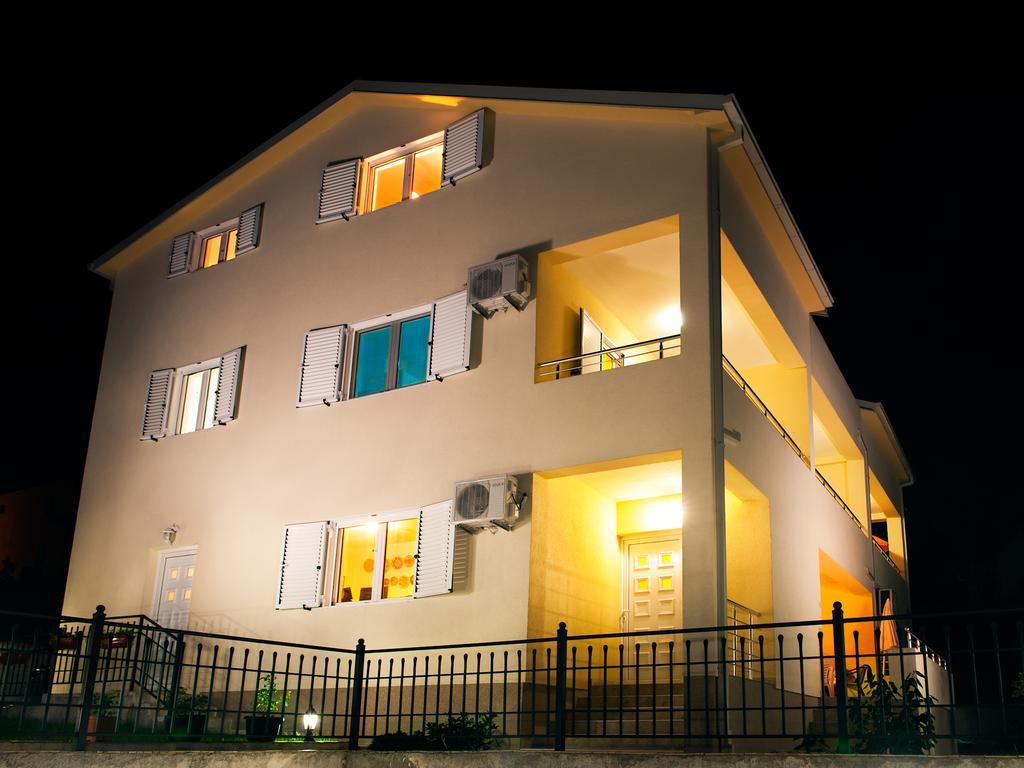 Apartments Viktoria Tivat Bagian luar foto