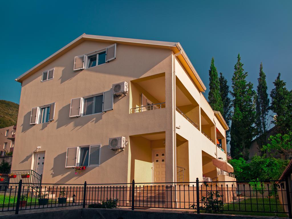 Apartments Viktoria Tivat Bagian luar foto