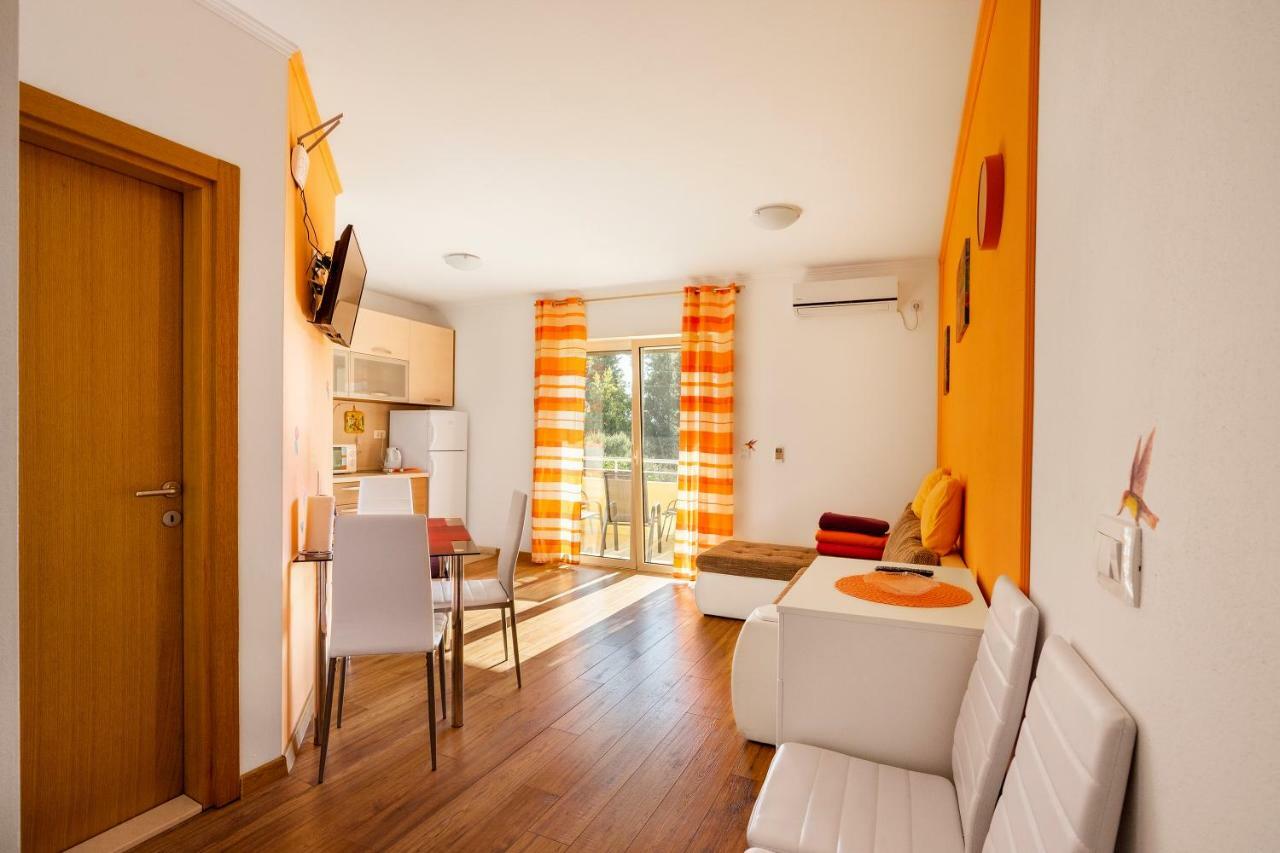 Apartments Viktoria Tivat Bagian luar foto
