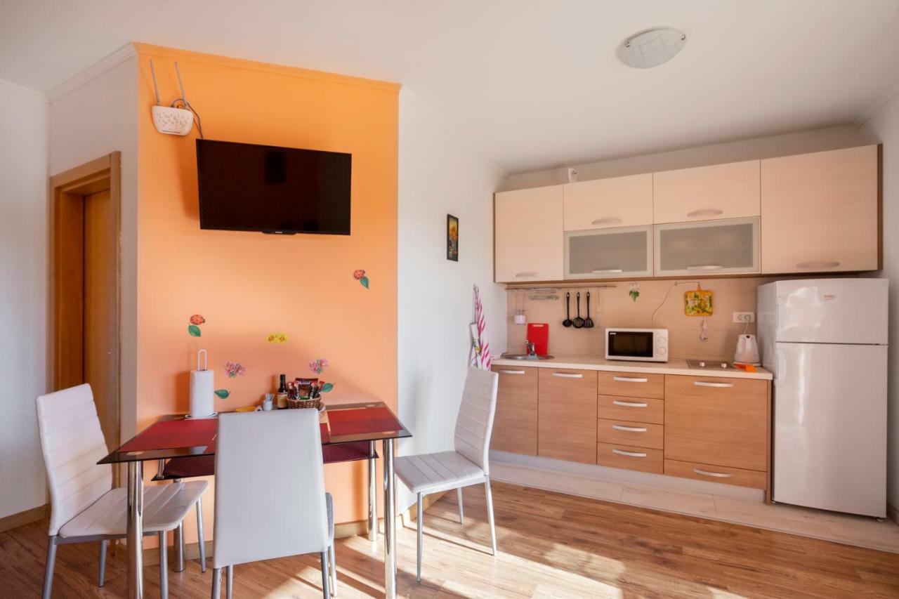 Apartments Viktoria Tivat Bagian luar foto